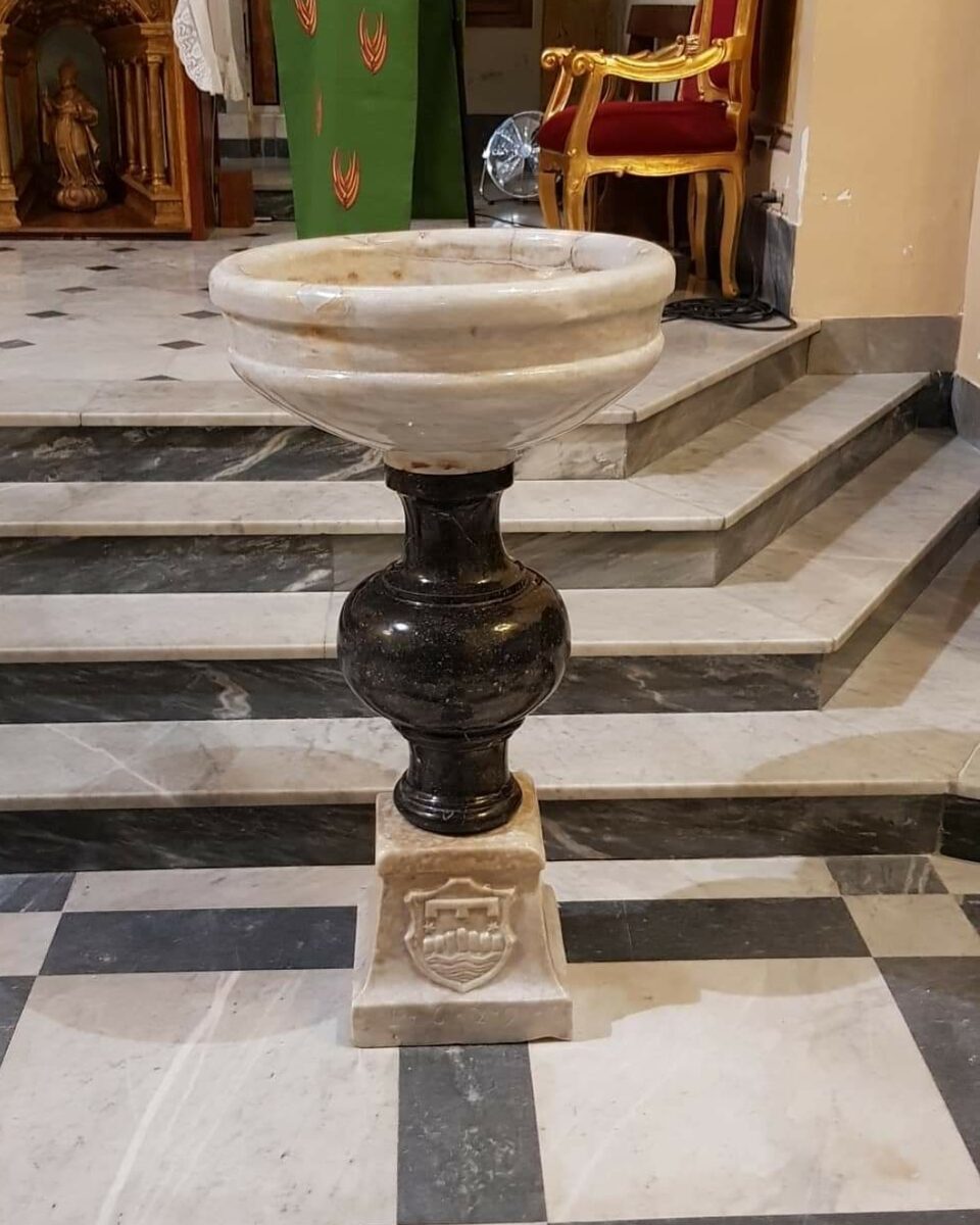 Fonte battesimale in marmo