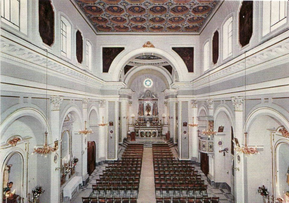 Interno della chiesa di San Michele Arcangelo